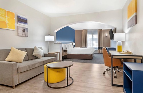 Southeastern Sacramento Hotel | Comfort Inn & Suites Sacramento - University Area