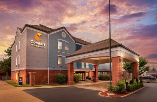 The Gate Hotel | Comfort Inn & Suites Saint Louis Lafayette Square
