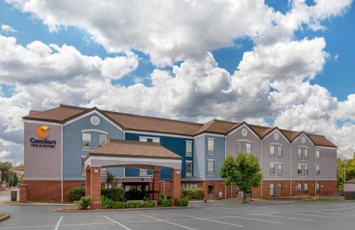 The Gate Hotel | Comfort Inn & Suites Saint Louis Lafayette Square
