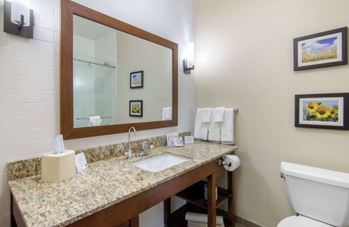 Shawnee Hotel | Comfort Inn & Suites Shawnee - Kansas City