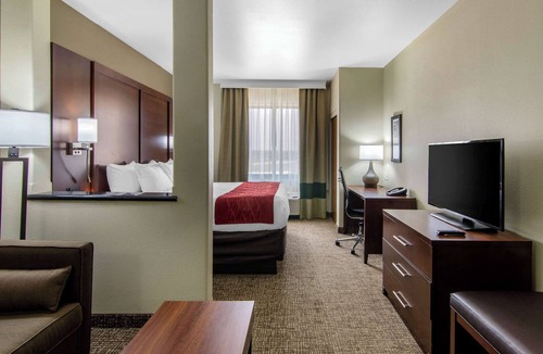 Shawnee Hotel | Comfort Inn & Suites Shawnee - Kansas City