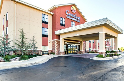 Shawnee Hotel | Comfort Inn & Suites Shawnee North Near I-40