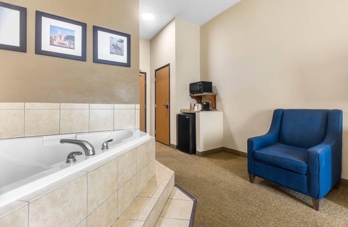 Miner Hotel | Comfort Inn & Suites Sikeston I-55