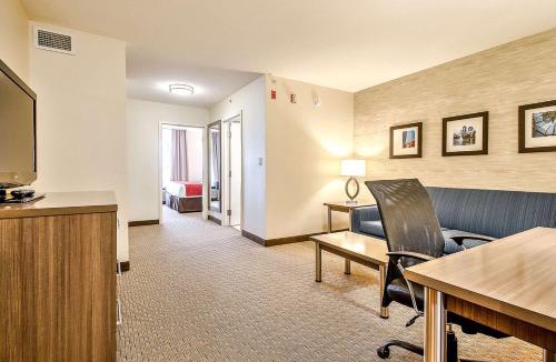 Southwest Calgary Hotel | Comfort Inn & Suites South