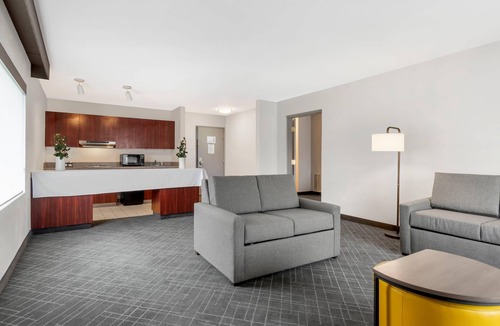 Suwanee Hotel | Comfort Inn & Suites Suwanee - Sugarloaf
