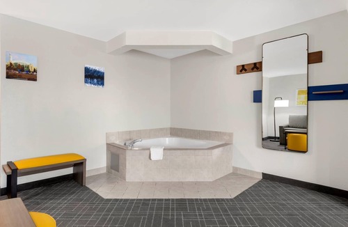 Suwanee Hotel | Comfort Inn & Suites Suwanee - Sugarloaf