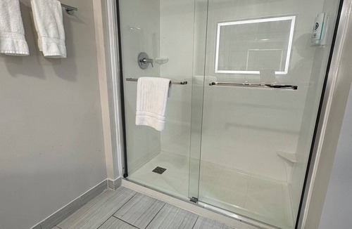 Syracuse Hotel | Comfort Inn & Suites Syracuse-Carrier Circle