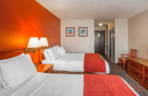 Banff Trail Hotel | Comfort Inn & Suites University