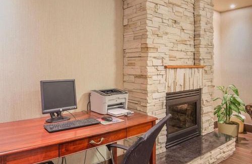 Banff Trail Hotel | Comfort Inn & Suites University