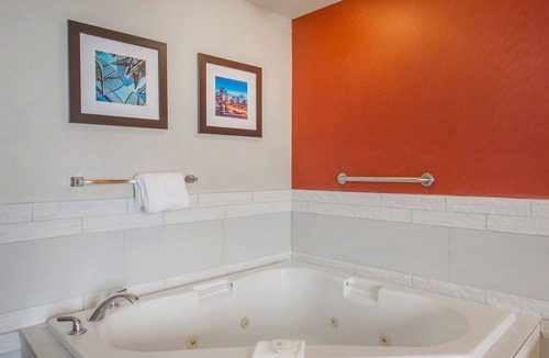 Banff Trail Hotel | Comfort Inn & Suites University