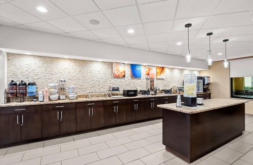 Allen Park Hotel | Comfort Inn & Suites