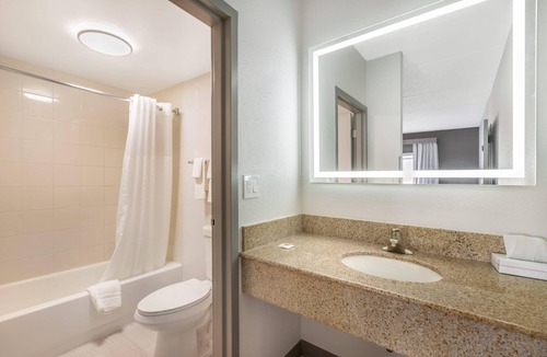 Arlington Heights Hotel | Comfort Inn & Suites Arlington Heights - Buffalo Grove