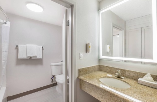 Arlington Heights Hotel | Comfort Inn & Suites Arlington Heights - Buffalo Grove