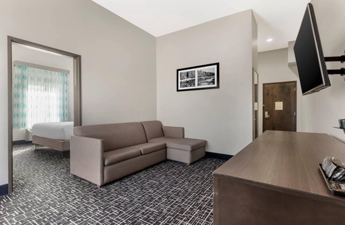 Claremore Hotel | Comfort Inn & Suites
