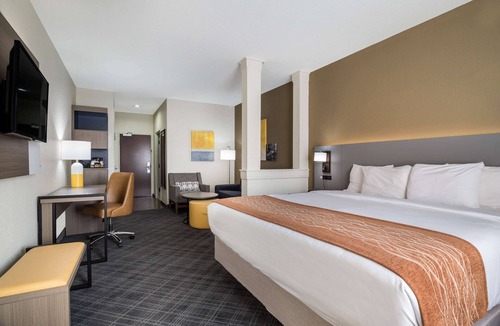 Victoria Hotel | Comfort Inn & Suites Victoria North
