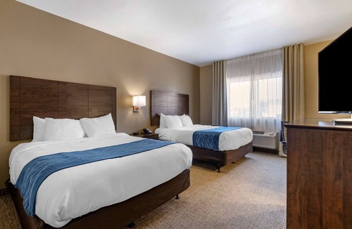 Waterloo Hotel | Comfort Inn & Suites Waterloo - Cedar Falls