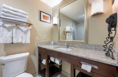 Artesia Hotel | Comfort Inn & Suites West Artesia