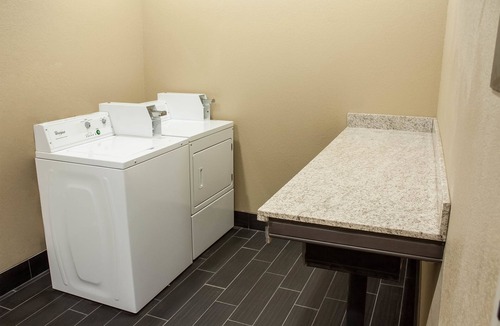 Artesia Hotel | Comfort Inn & Suites West Artesia