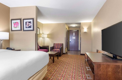 Artesia Hotel | Comfort Inn & Suites West Artesia