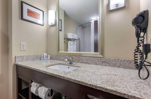 Artesia Hotel | Comfort Inn & Suites West Artesia