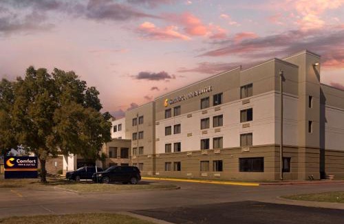 Greenwich Hotel | Comfort Inn & Suites Wichita Northeast