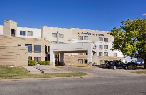 Greenwich Hotel | Comfort Inn & Suites Wichita Northeast