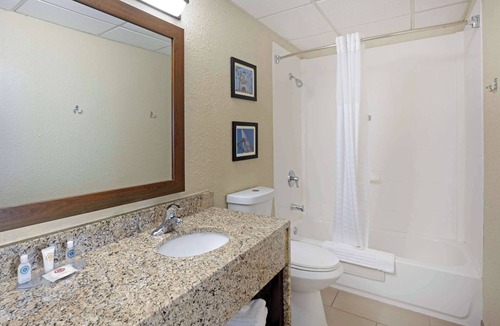 Greenwich Hotel | Comfort Inn & Suites Wichita Northeast