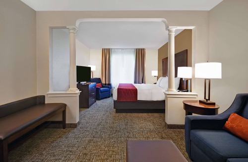 Wilton Hotel | Comfort Inn & Suites Wilton