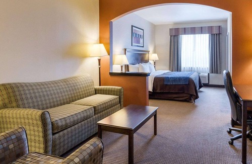 Winnie Hotel | Comfort Inn & Suites Winnie