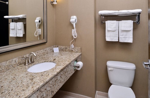 Winnie Hotel | Comfort Inn & Suites Winnie