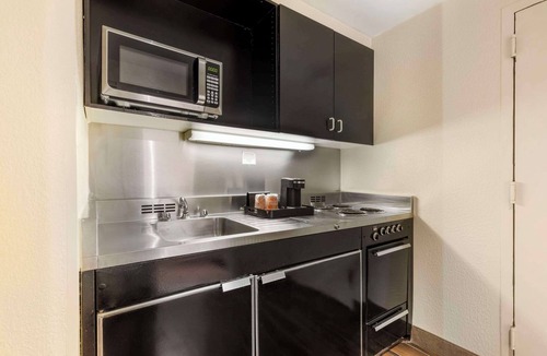 Fairfax Hotel | Comfort Inn University Center