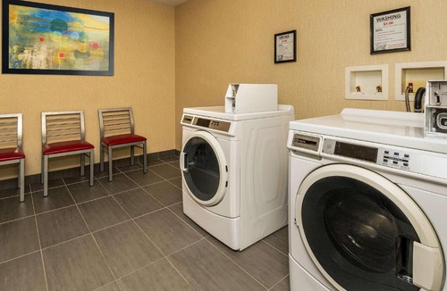 Ottawa Division Hotel | Comfort Inn West