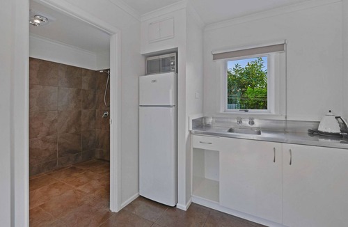 Westshore Hotel | Comfort Inn Westshore Beach