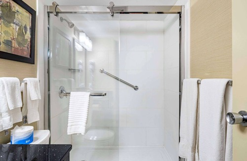 Windsor Hotel | Comfort Inn Windsor