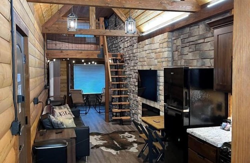 Sabetha Apartment | Comfort Loft Cabin with Kitchen!