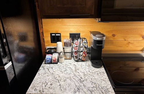 Sabetha Apartment | Comfort Loft Cabin with Kitchen!