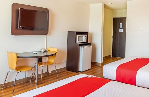 Shelby Hotel | Comfort Meets Affordability! 2 Comfortable Units, Parking, Near Lake Shel-oole
