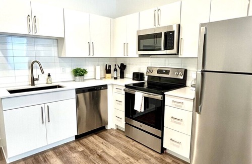 People's Freeway Apartment | Comfort Meets Convenience in Downtown SLC