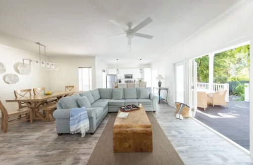 Marathon Hotel | Comfort Meets Convenience – Private Pool & Full Kitchen!