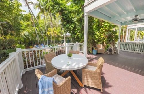 Marathon Hotel | Comfort Meets Convenience – Private Pool & Full Kitchen!