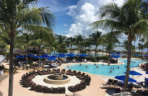 Marathon Hotel | Comfort Meets Convenience – Private Pool & Full Kitchen!