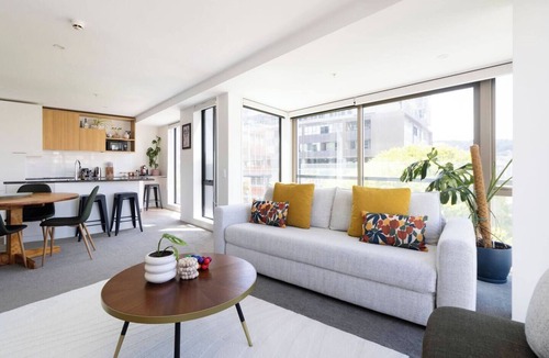 Te Aro Apartment | Comfort Meets Flexibility | 1BR + Studio + Parking