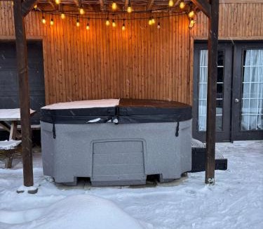 Notre-Dame-de-la-Merci Ski Chalet | Comfort & Nature with Sauna & Spa - Karibu