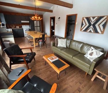 Notre-Dame-de-la-Merci Ski Chalet | Comfort & Nature with Sauna & Spa - Karibu