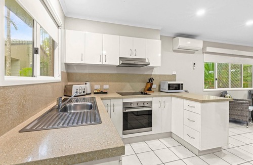 Blacks Beach Hotel | Comfort Resort Blue Pacific