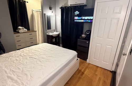 New London Apartment | Comfort room