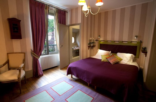 Etaule House | Comfort room with extra bed