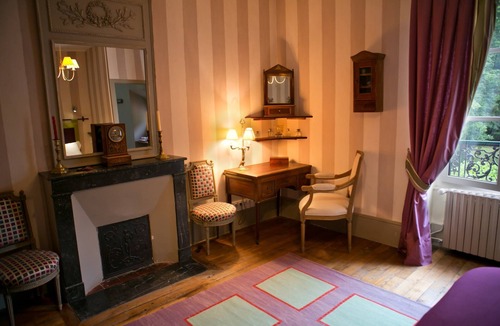 Etaule House | Comfort room with extra bed