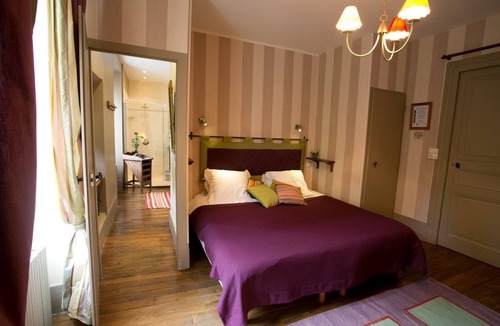 Etaule House | Comfort room with extra bed