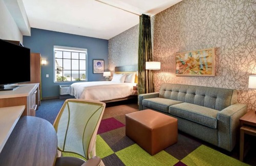 Jekyll Island Hotel | Comfort Stay! 2 Ocean View Units, Kitchen, Pool, Free Breakfast, Pets Allowed!